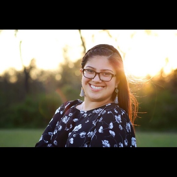 Meet your Posher, Valeria - Picture 1 of 4